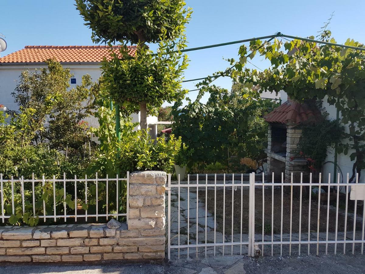 Apartman Roko Petrcane Luaran gambar