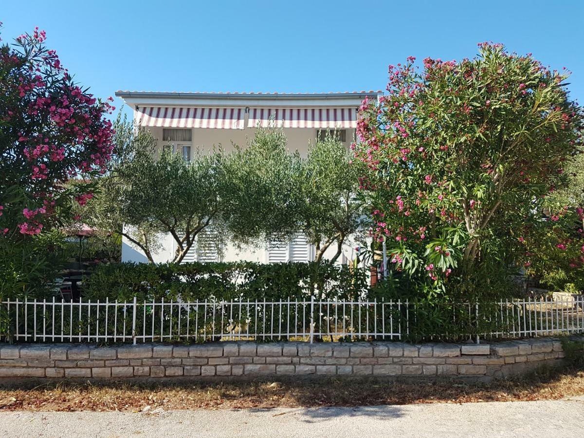 Apartman Roko Petrcane Luaran gambar